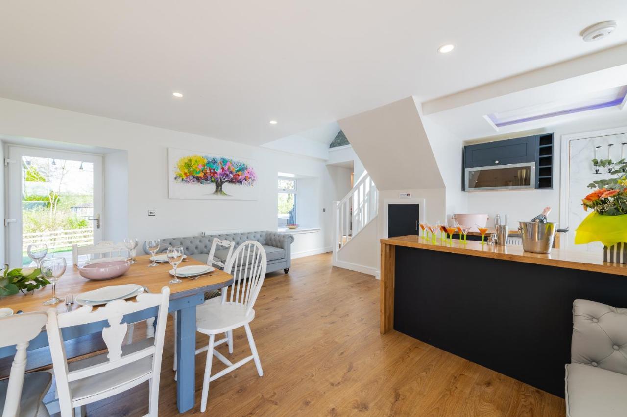 Nether Newton - Sleeps 12, Hottub, Sauna, Private Garden Newmilns Экстерьер фото
