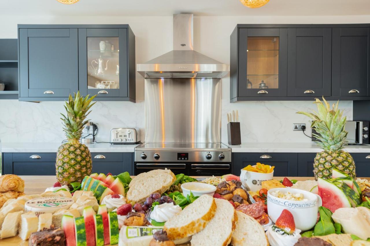 Nether Newton - Sleeps 12, Hottub, Sauna, Private Garden Newmilns Экстерьер фото
