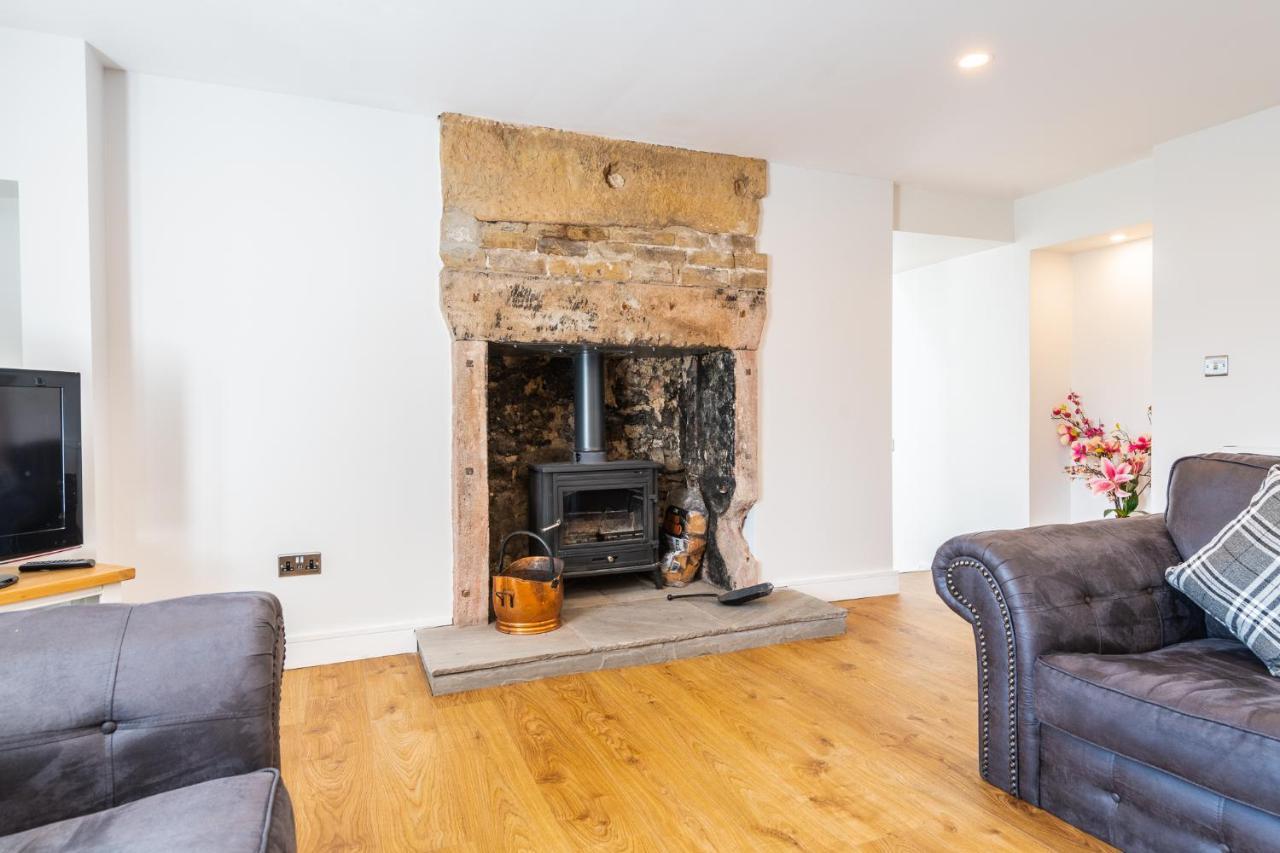 Nether Newton - Sleeps 12, Hottub, Sauna, Private Garden Newmilns Экстерьер фото