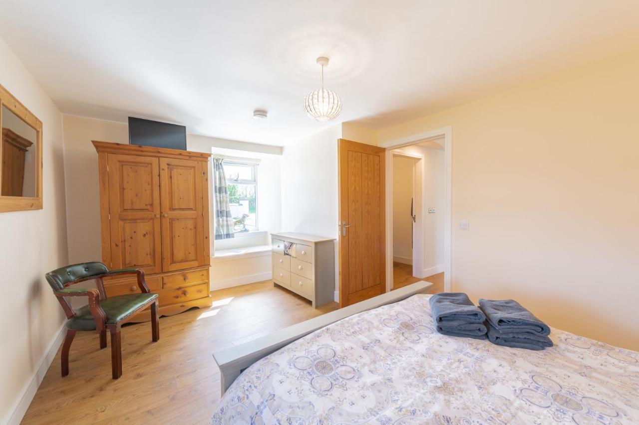 Nether Newton - Sleeps 12, Hottub, Sauna, Private Garden Newmilns Экстерьер фото