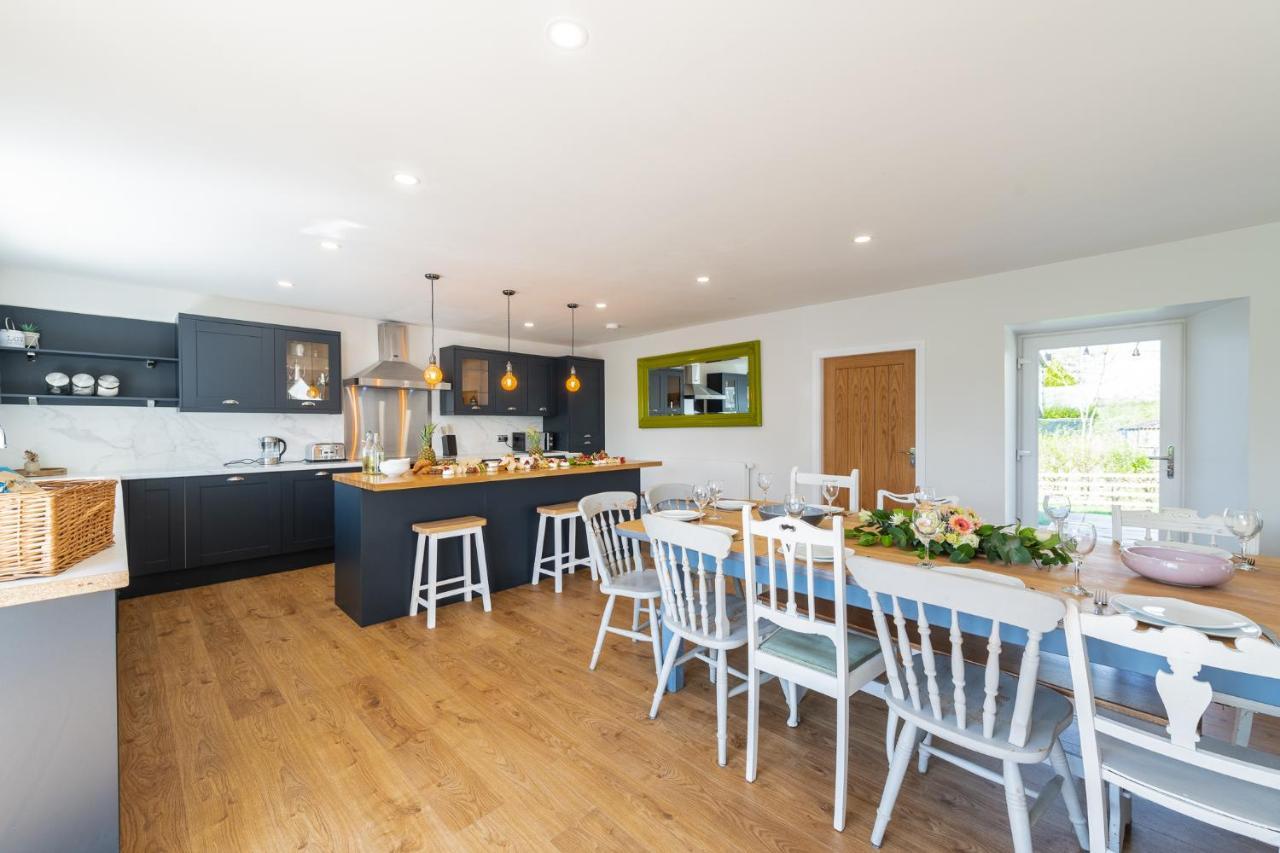 Nether Newton - Sleeps 12, Hottub, Sauna, Private Garden Newmilns Экстерьер фото