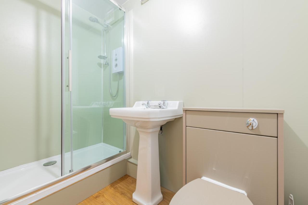 Nether Newton - Sleeps 12, Hottub, Sauna, Private Garden Newmilns Экстерьер фото