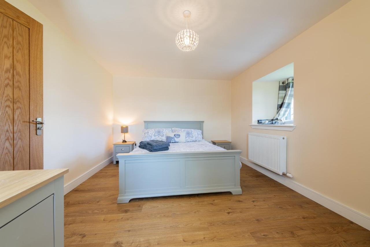 Nether Newton - Sleeps 12, Hottub, Sauna, Private Garden Newmilns Экстерьер фото
