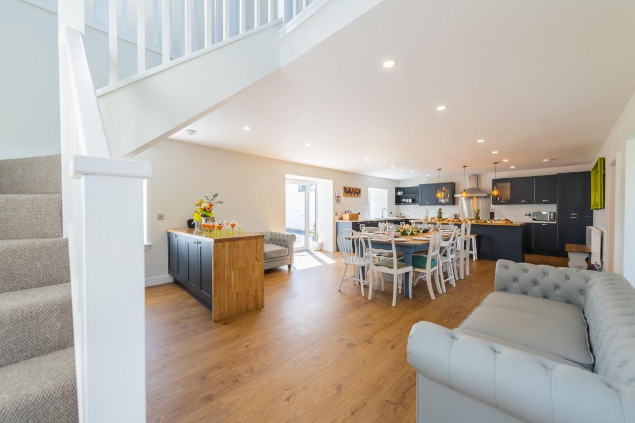 Nether Newton - Sleeps 12, Hottub, Sauna, Private Garden Newmilns Экстерьер фото