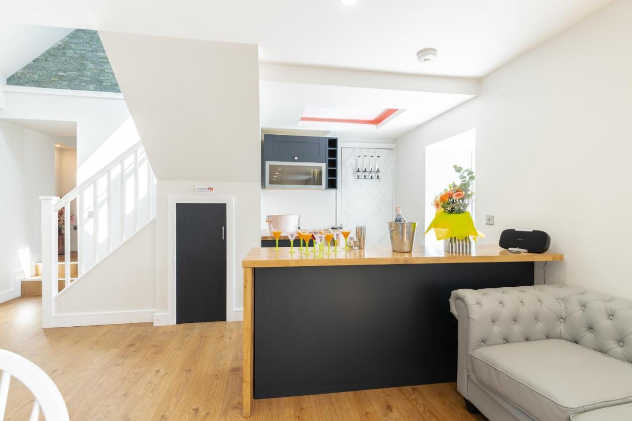 Nether Newton - Sleeps 12, Hottub, Sauna, Private Garden Newmilns Экстерьер фото