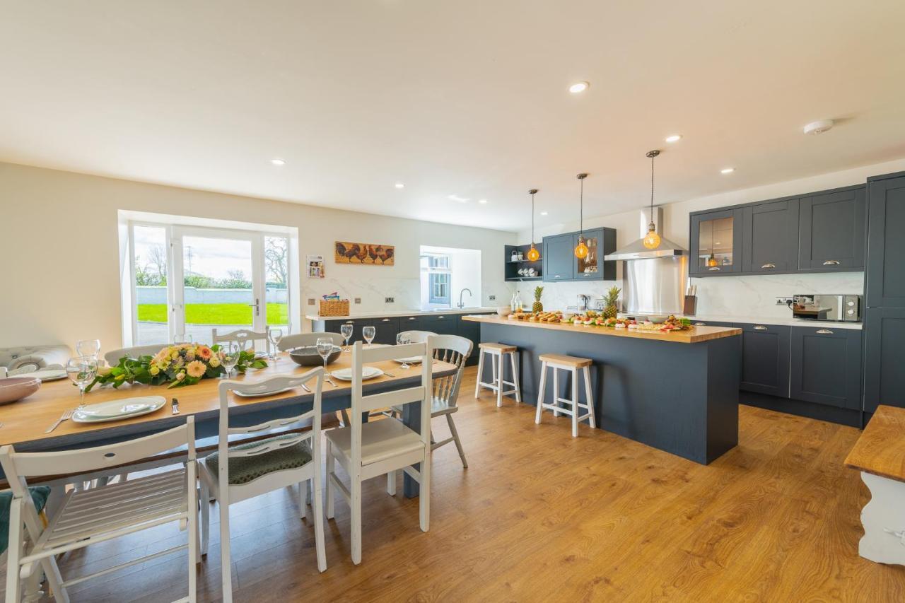 Nether Newton - Sleeps 12, Hottub, Sauna, Private Garden Newmilns Экстерьер фото