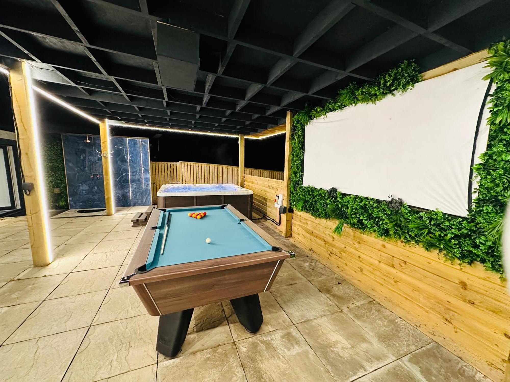 Nether Newton - Sleeps 12, Hottub, Sauna, Private Garden Newmilns Экстерьер фото